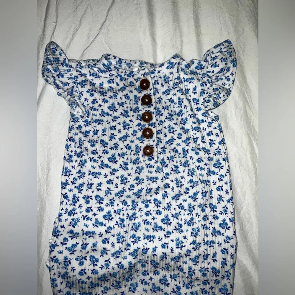 POSH PEANUT RUFFLED CAP SLEEVE ROMPER 6/9M - Picture 2 of 5